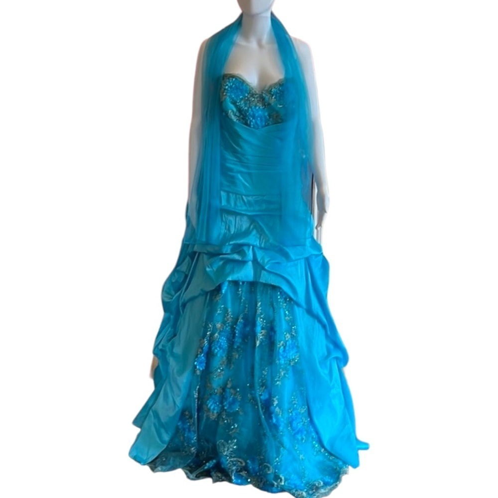 Cinderella divine gown. - Picture 6 of 9